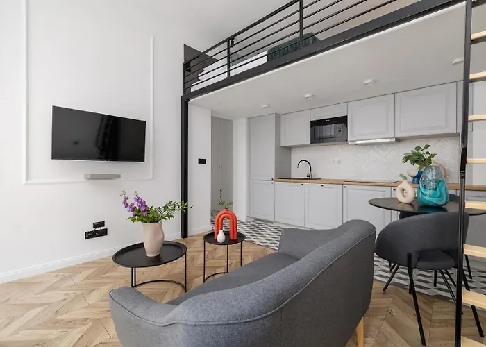 Bright Scandi By Square - Balcony - Old Town